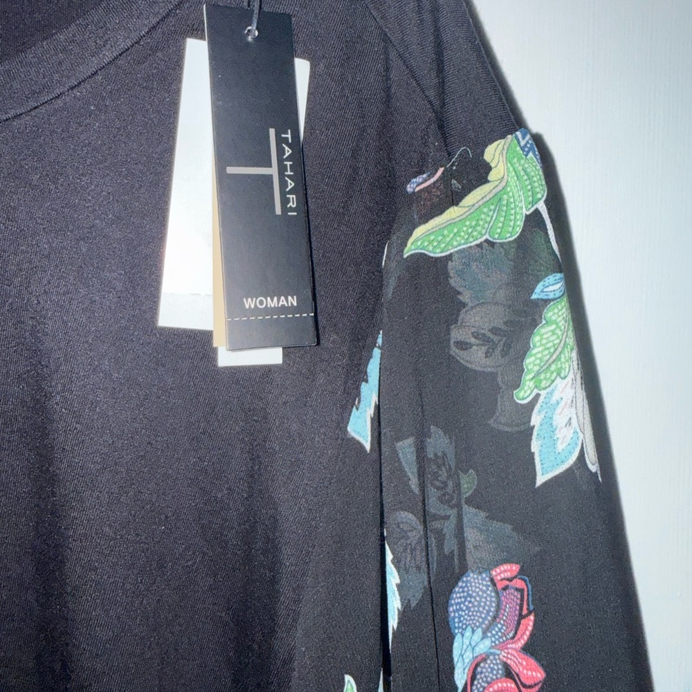 Bundle/ Plus size Set of two NWT Size 3X blouses Black Tahari & Blue Naïf Paisly - Picture 4 of 16